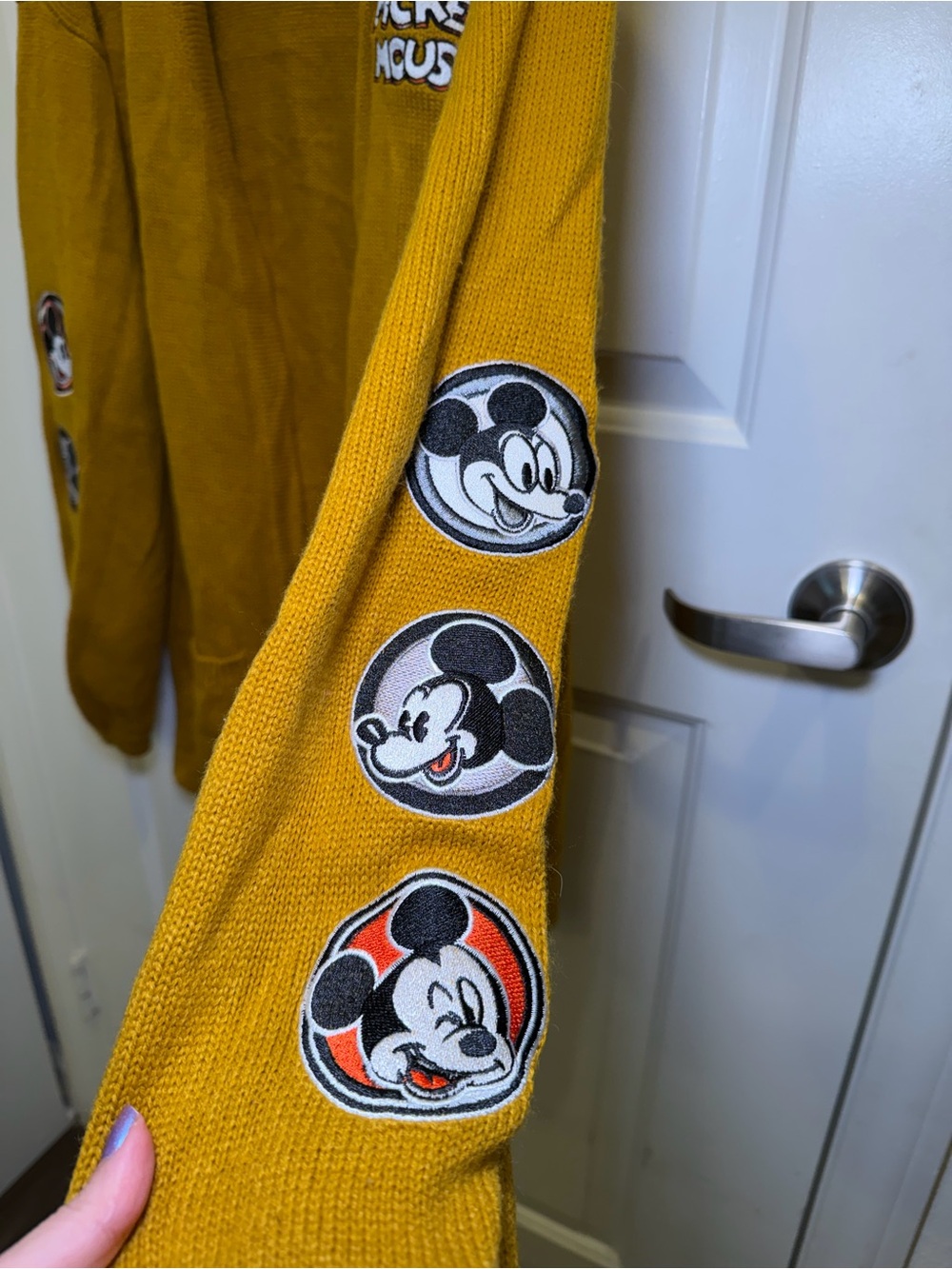 Like New Her Universe Mickey Mouse Embroidered Ladies Cardigan - Picture 4 of 11